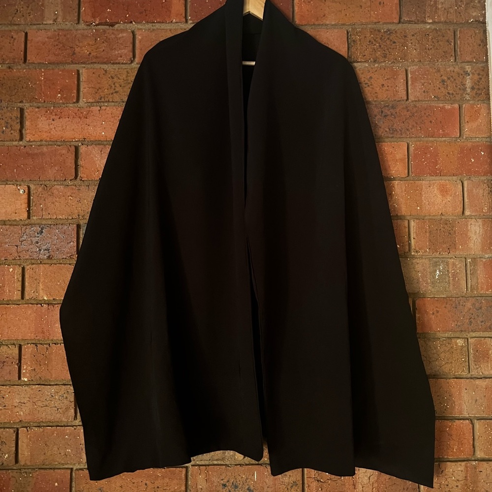 Wrap it your way! Around the shoulder shawl / wrap or scarf. Black and long. - Picture 7 of 12